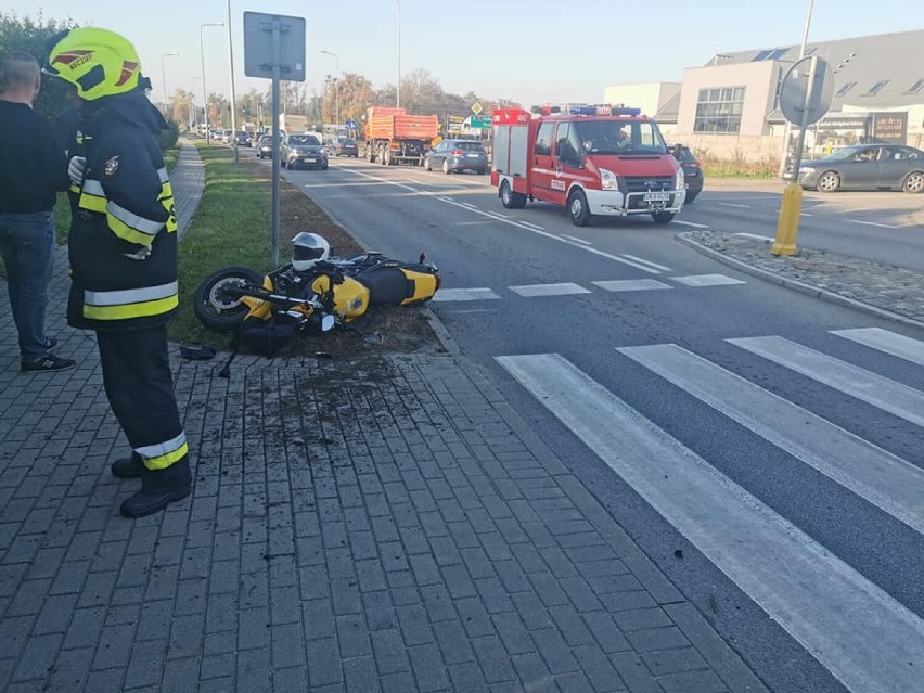 Wypadek w Leźnie - ranny motocyklista przewieziony do szpitala