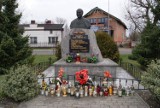 10. rocznica śmierci Jana Pawła II. Znicze pod obeliskiem przy Al. Jana Pawła II [ZDJĘCIA]