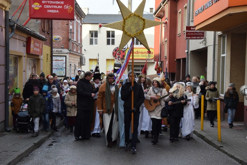 Drugi Orszak Trzech Króli w Bytowie. Barwny korowód przemaszerował ulicami miasta (FOTO)