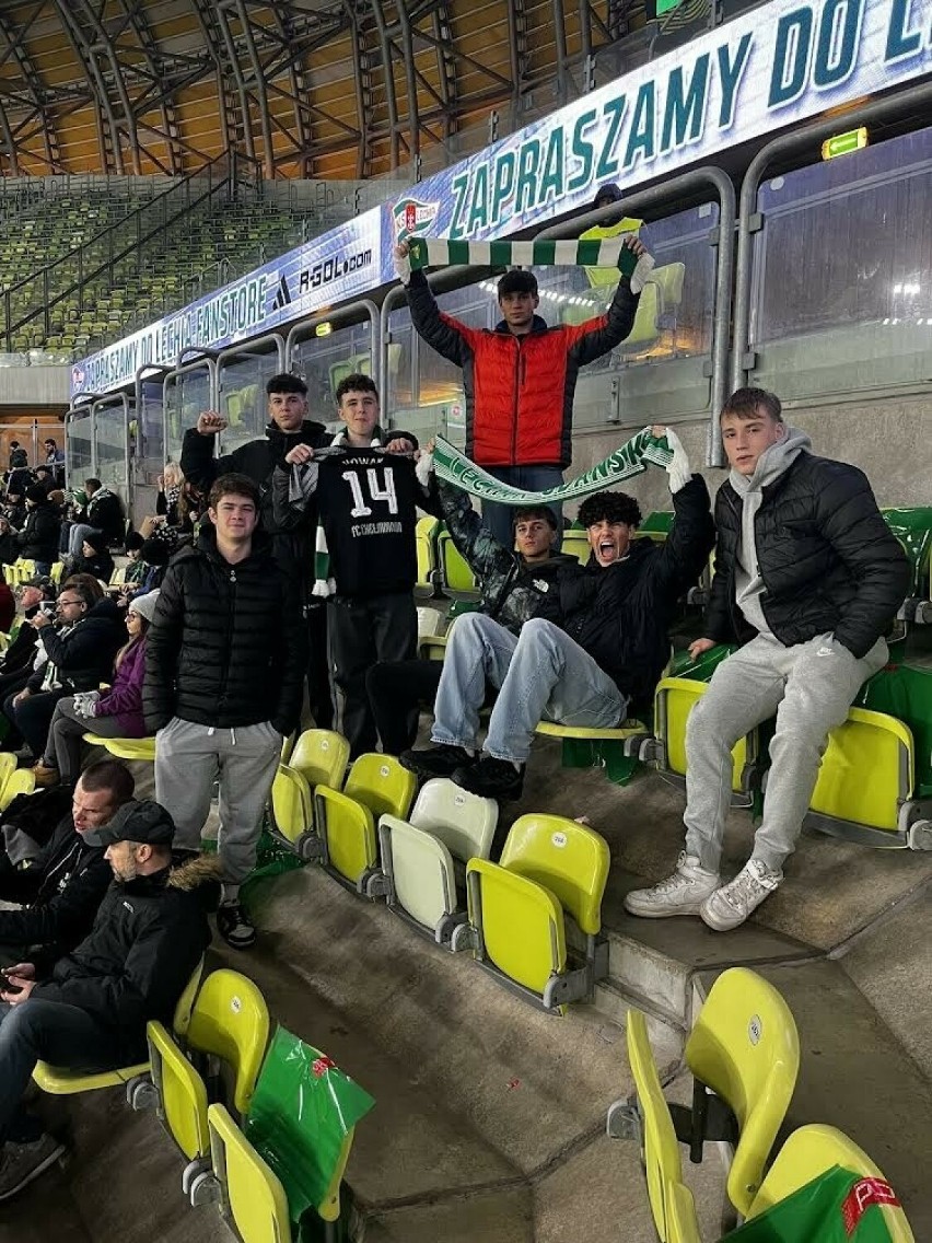Grupa piłkarzy FC Chełmianki jest na razie bardzo aktywna...
