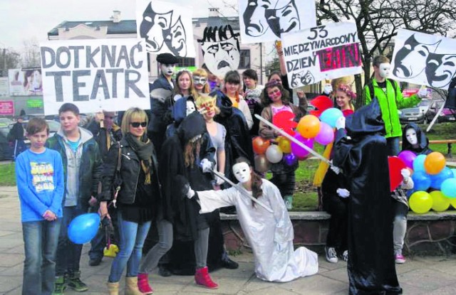 „Żywa rzeźba” stanie na placu Kościuszki już po raz trzeci. Grupa teatralna Inni chce wten sposób promować teatr