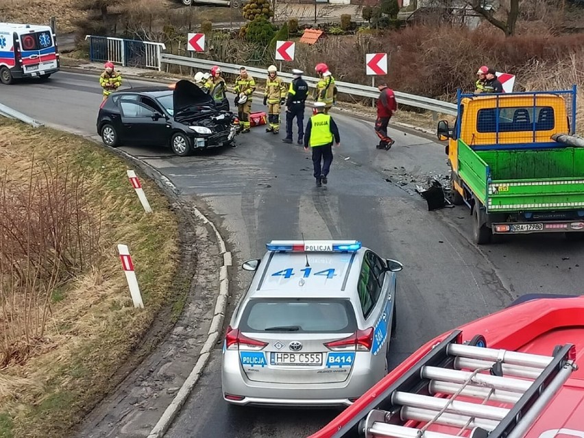Uwaga wypadek w Boguszowie - Gorcach. Zablokowana droga...