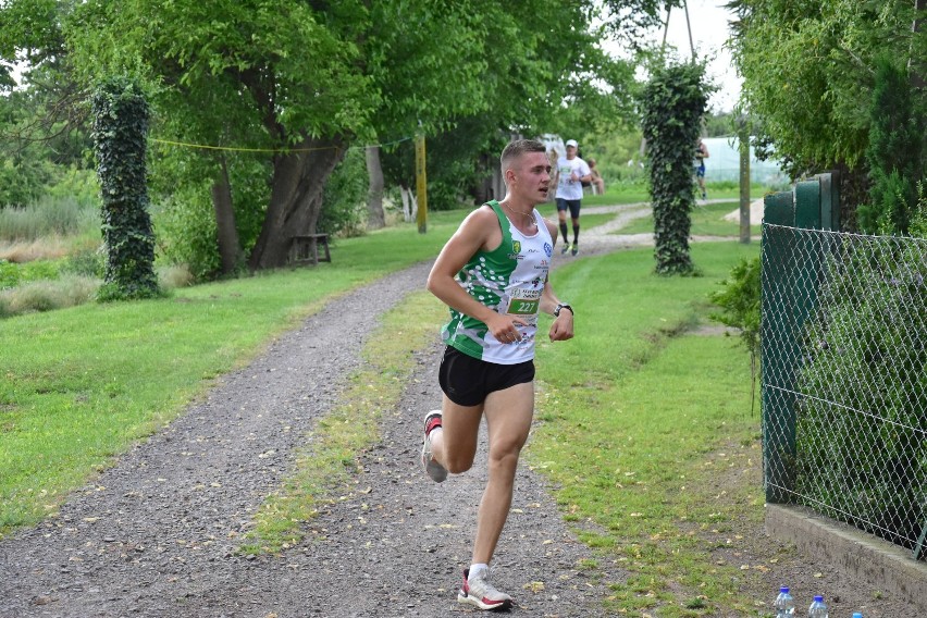 XXVII Biegi Żnińskie 2020. Bieg główny na 10 km w Sobiejuchach [zdjęcia, wyniki]