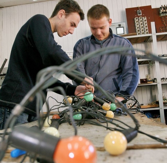 Tak wyglądają niektóre zajęcia w szkole zawodowej o profilu elektrycznym