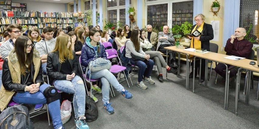 Poezja Ireny Żukowskiej-Rumin w buskiej bibliotece