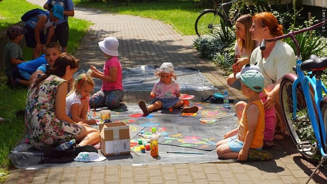 Neonowe wakacje w Łasinie. Zobaczcie zdjęcia z warsztatów