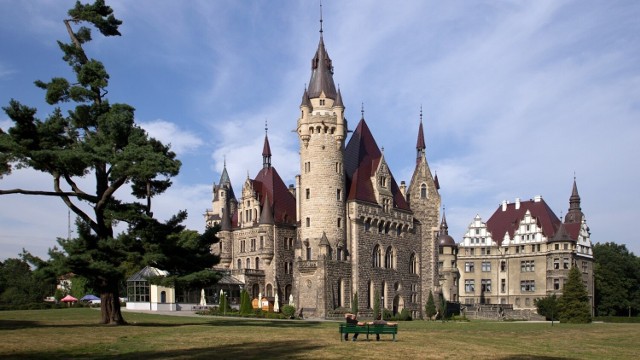 Bajkowy wygląd tego zamku budzi wiele skojarzeń. Wielu odwiedzających nazywa tę rezydencję „polskim Hogwartem”.