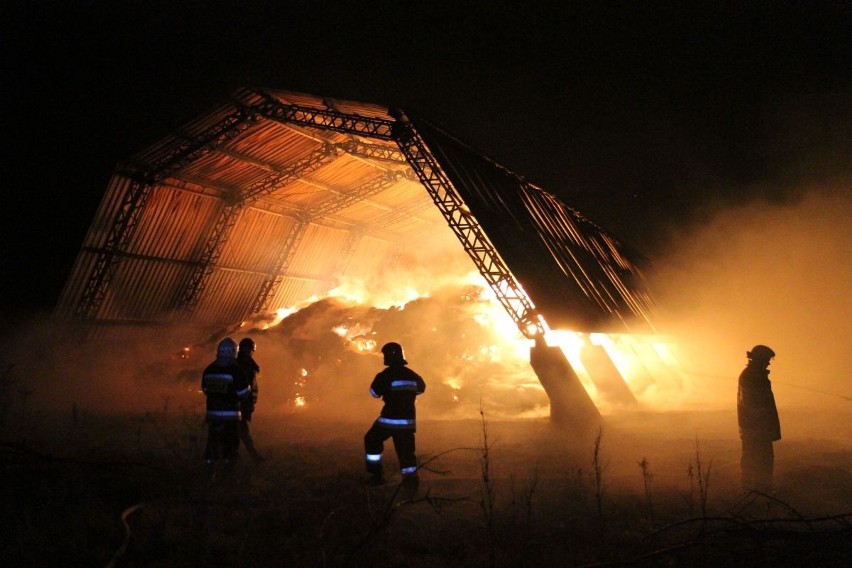Zapaliła się hala w Wilczycach koło Wrocławia (ZDJĘCIA)