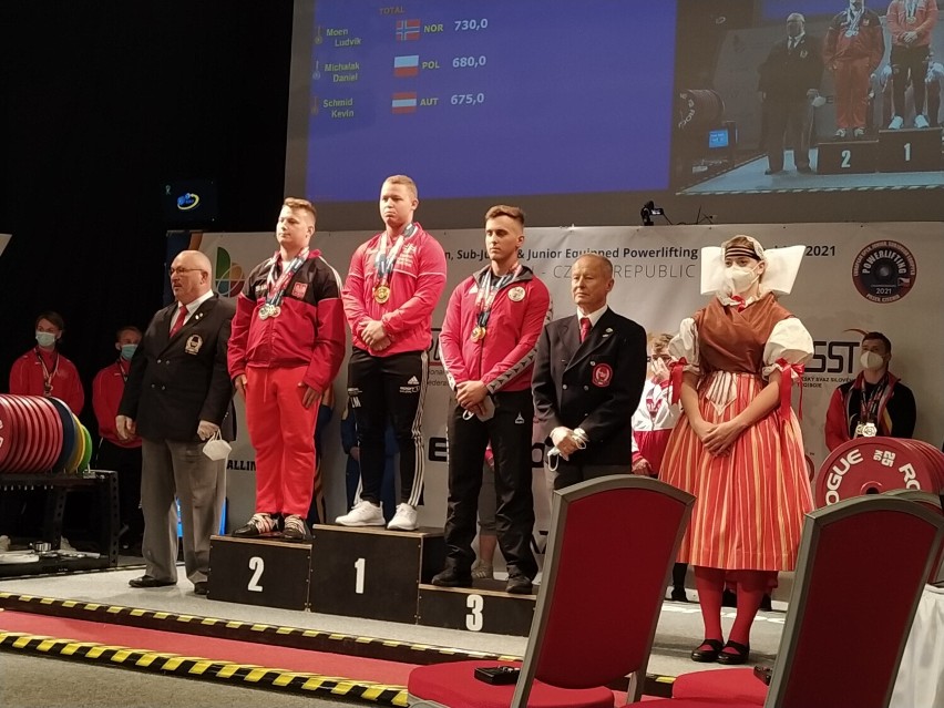 Kobra Kościan trzy razy zdobyła podium Mistrzostw Europy Juniorów w Trójboju Siłowym w Pilznie. Mamy trzy srebra! [ZDJĘCIA]  