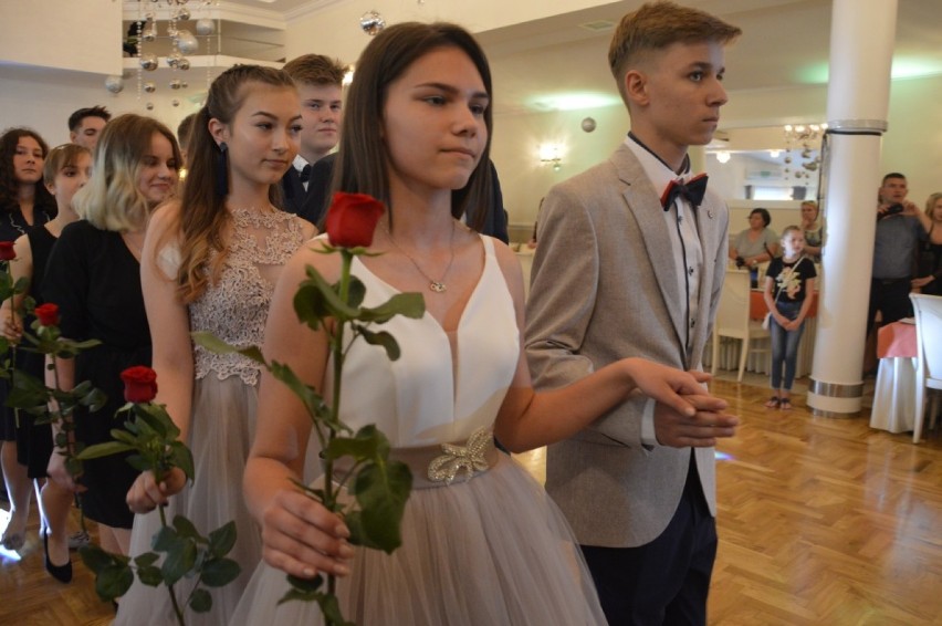 Bełchatów: Bal ósmoklasistów ze Szkoły Podstawowej nr 13  