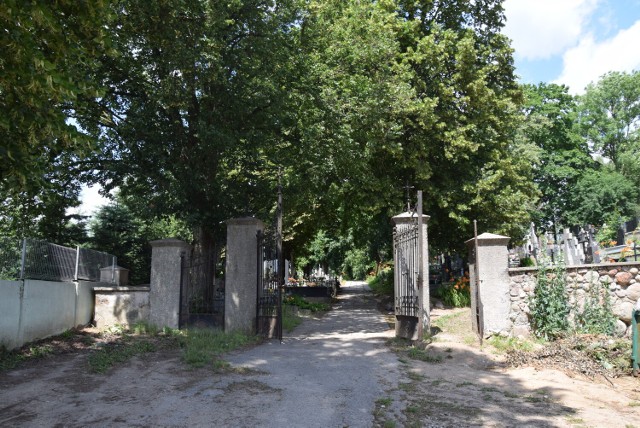 W rejonie sokólskiego cmentarza parafii św. Antoniego mają powstać chodniki, parkingi oraz droga publiczna. Inwestycja, choć potrzebna, już budzi kontrowersje.