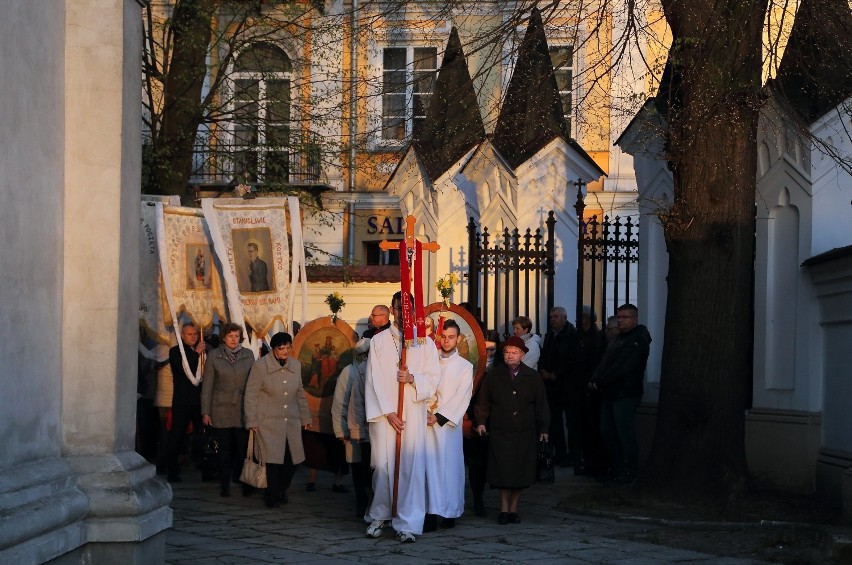 Rezurekcja w kościele św. Jakuba i kościele oo. Bernardynów...