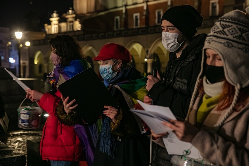 Kolędowanie Strajku Kobiet na Rynku Głównym. "Wyśpiewaj sobie wolność" [ZDJĘCIA]