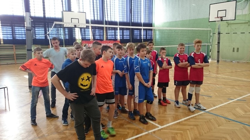 Mistrzostwa Powiatu Wejherowskiego Szkół Podstawowych  w Mini Piłce Siatkowej chłopców