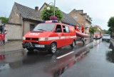 Mistrzostwa Polski Strażaków Ochotników w Sierakowie. Wozy strażackie przejechały ulicami miasta