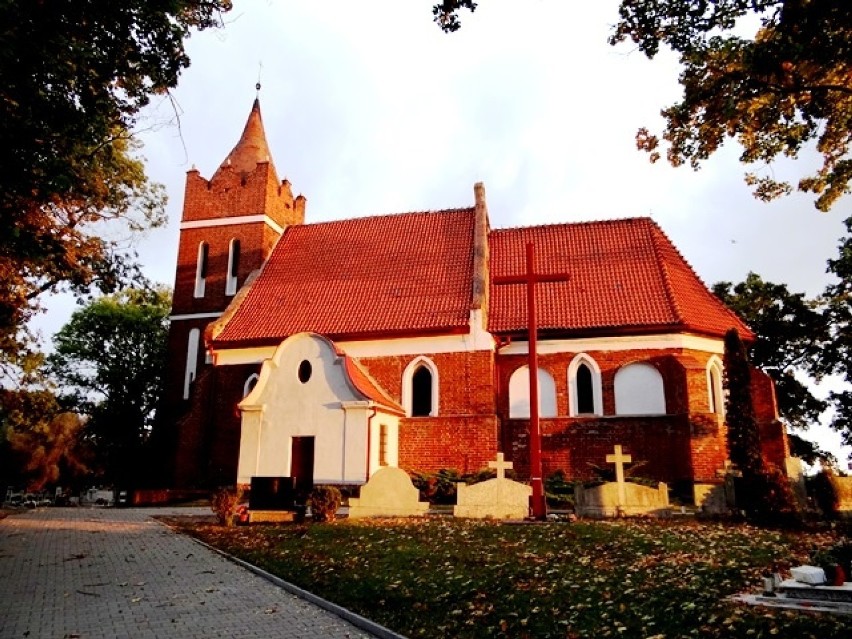 W Bobrowie znajduje się wpisany do rejestru zabytków kościół...