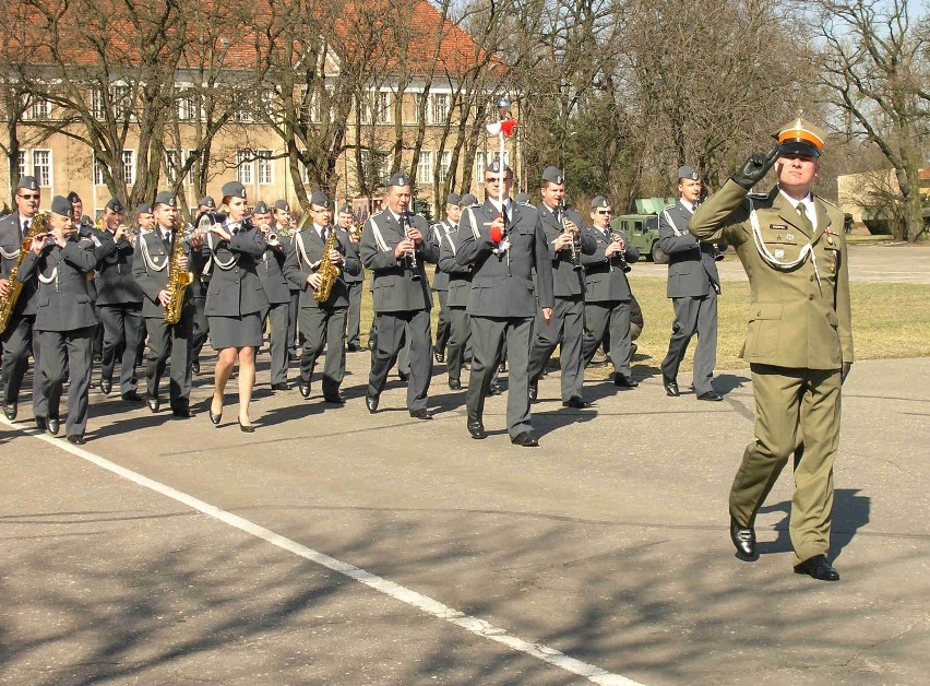 Szkoła Podoficerska Wojsk Lądowych w Poznaniu: Mamy 32 nowych kaprali-muzyków [ZDJĘCIA, WIDEO]