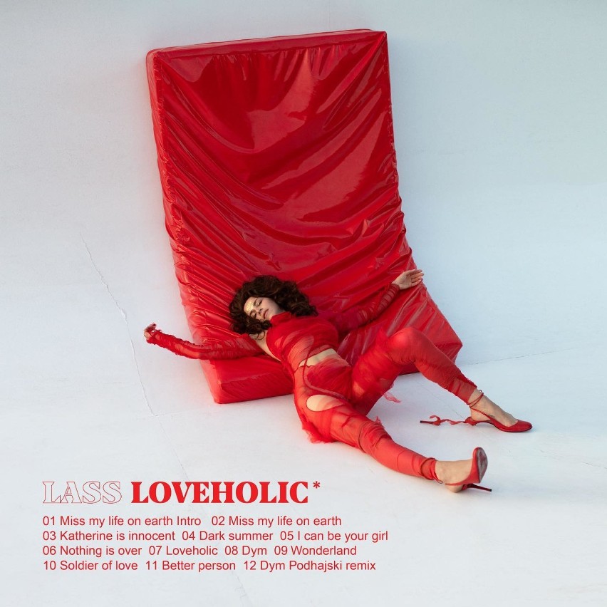 Pochodząca z Radomska Katarzyna Klimczyk LASS prezentuje debiutancki album Loveholic*. Posłuchaj!