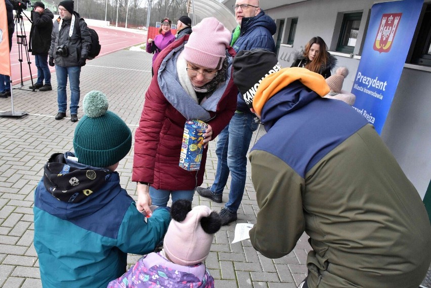 Na starcie "Wielkiego Biegania" dla WOŚP, na stadionie w...