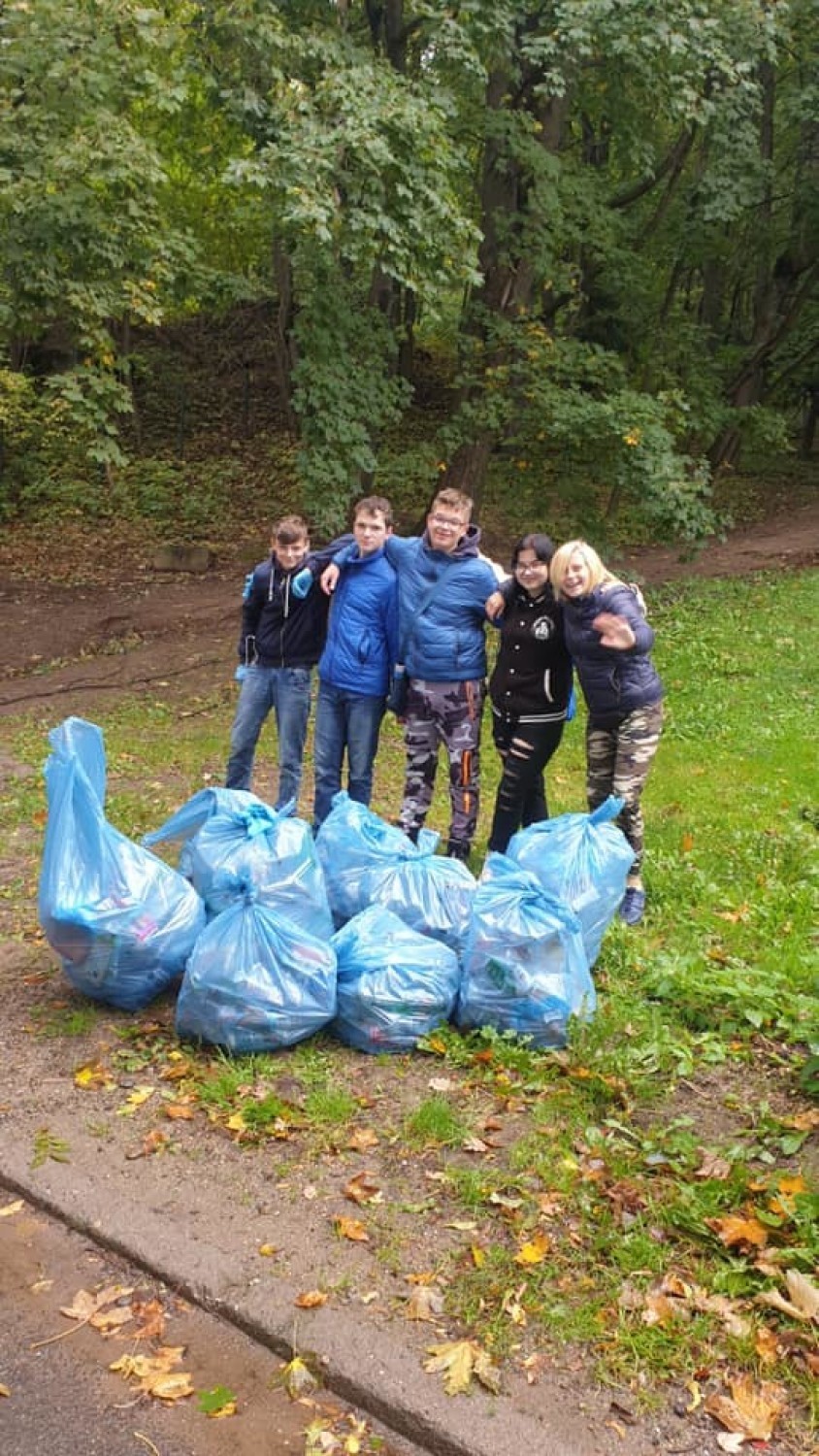 Sprzątanie Parku Zdrojowego w Szczawnie-Zdroju