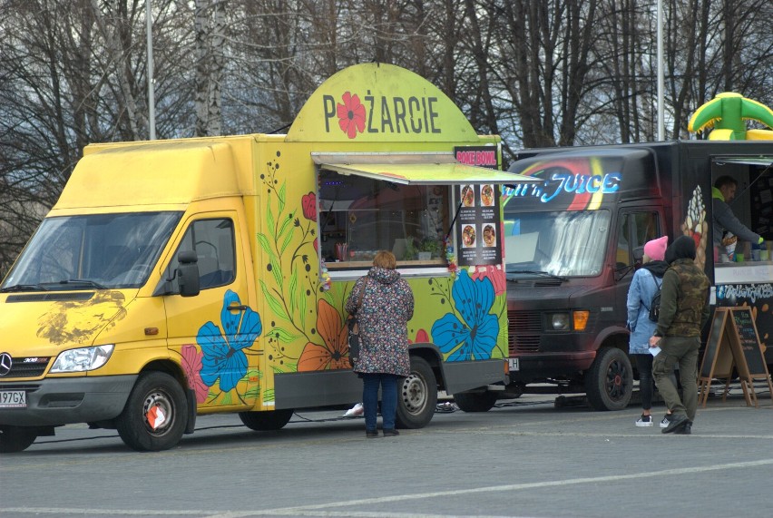 Trwa Zlot Food Trucków w Piekarach Śląskich. Byliście już? ZDJĘCIA