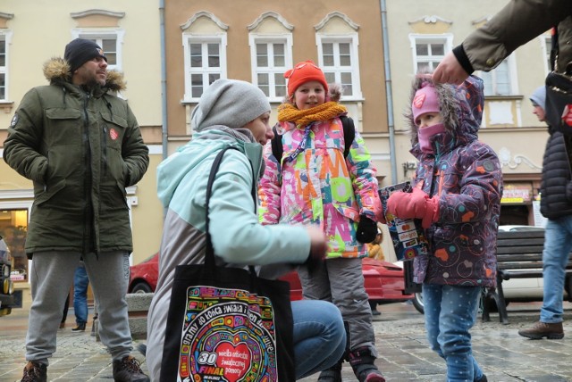 Pokaz starych samochodów, mobilny punkt krwiodawstwa, zagroda z alpakami czy przejażdżka angielskim autobusem to niektóre z atrakcji, które przygotowano w ramach 30. Finału Wielkiej Orkiestry Świątecznej Pomocy w Opolu.