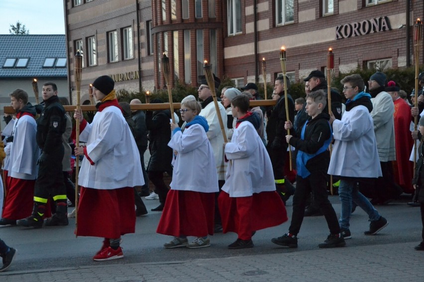 W Lipnie odbyła się uroczysta droga krzyżowa ulicami miasta....