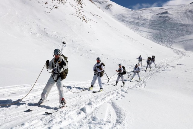 Tylko najlepsi żołnierze górscy startują w zawodach Edelweiss Raid w austriackich Alpach.