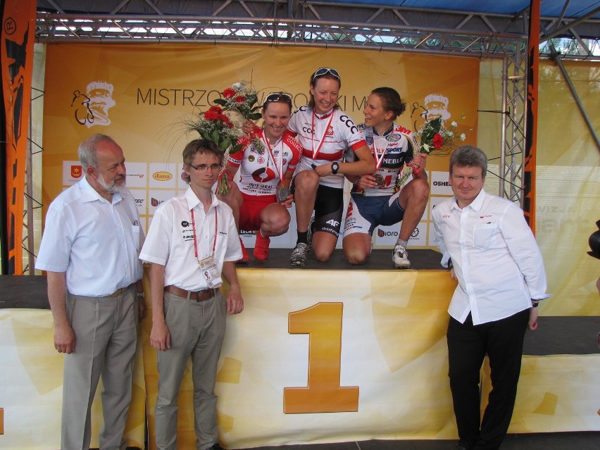 Marta Turoboś (od lewej) zdobyła srebrny medal w kategorii...