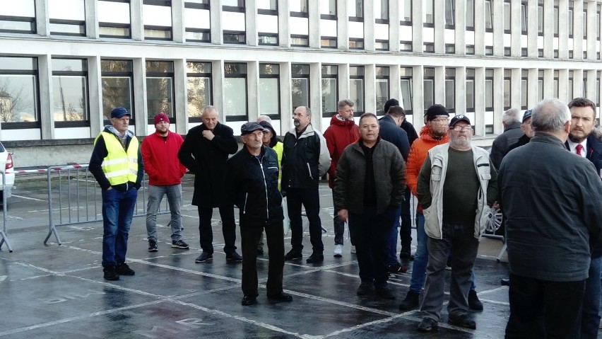 Protest rybaków w Gdyni. Ostrzegają, że Unia Europejska doprowadzi ich do bankructwa [zdjęcia]