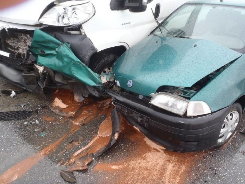 Wypadek w Nowym Sączu: zderzenie aut na Winnej Górze [ZDJĘCIA]