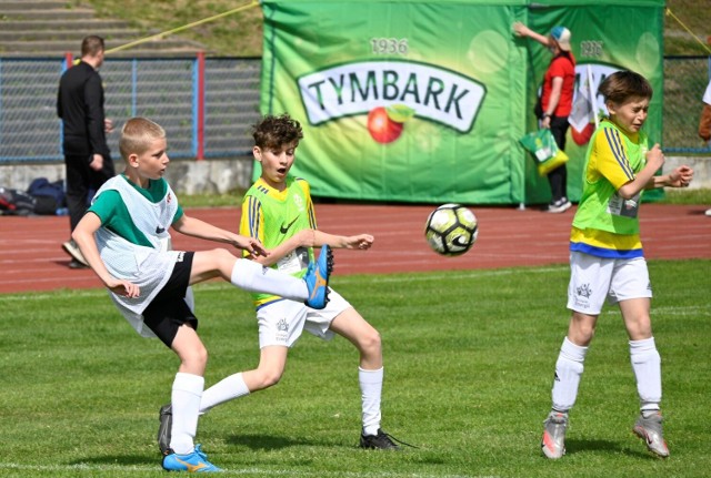 Puchar Tymbarku to wielkie piłkarskie wydarzenie dla dziewczynek i chłopców w wieku od 8 do 12 lat