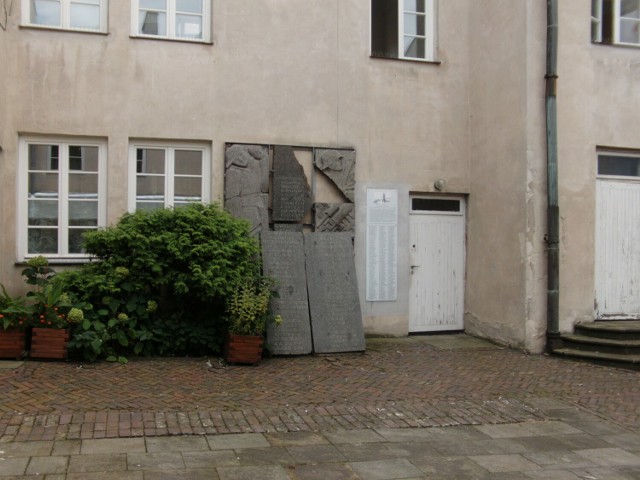 Fragmenty pomnika znajdują się  na dziedzińcu Muzeum Ziemi Chełmskiej przy ul Lubelskiej 57.