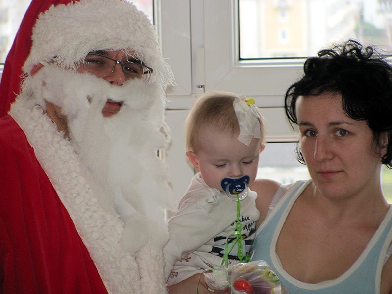 Mikołaj odwiedził małych pacjentów szpitala w Kaliszu. ZOBACZ FILM i ZDJĘCIA