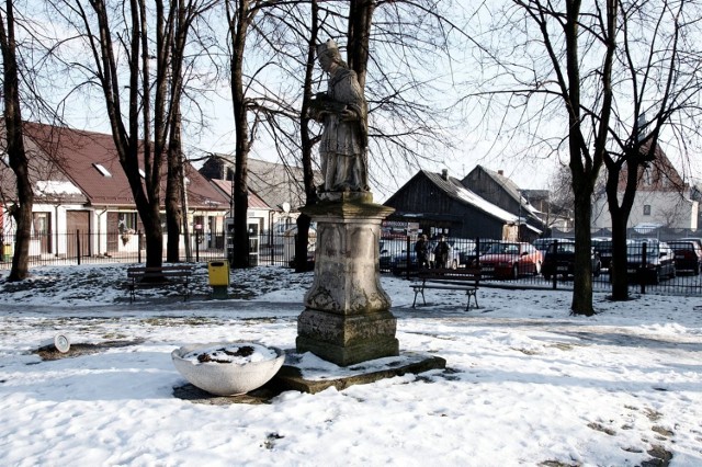 Rynek Dolny - figura świętego Jana Nepomucena. Fot. R.Grzeszczyk