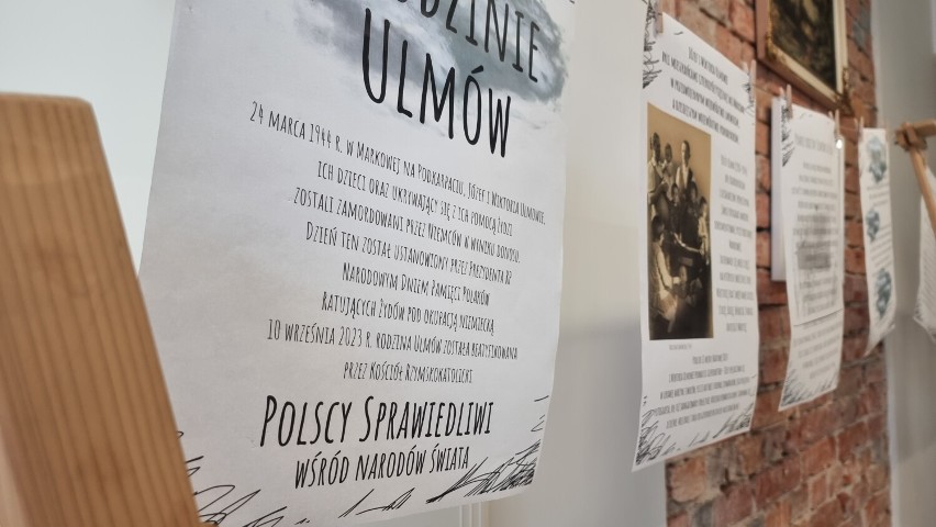 Wystawa poświęcona rodzinie Ulmów w Bibliotece Publicznej w Szamocinie