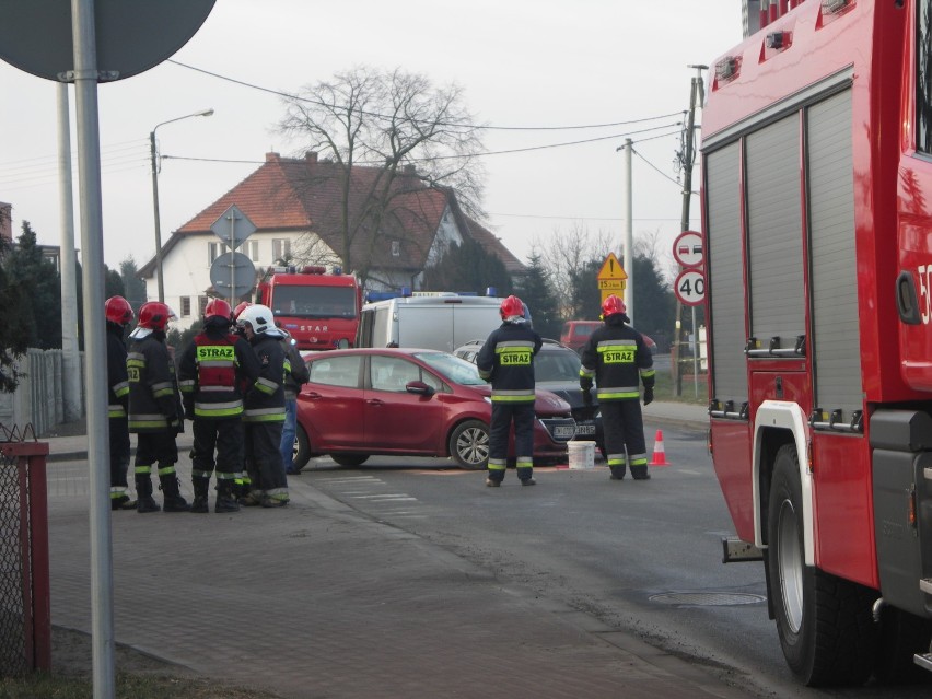 Groźna kolizja na krajowej piętnastce. 68-latka trafiła do szpitala