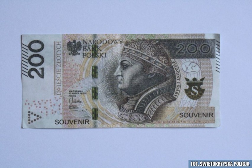 W Ostrowcu mężczyzna zapłacił za zakupy banknotem kolekcjonerskim. Mówi, że go znalazł