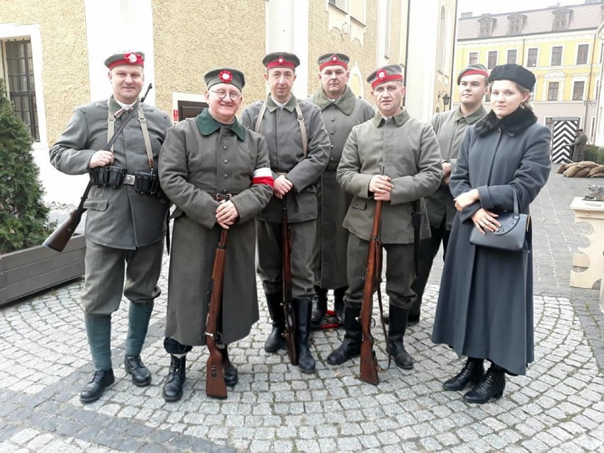 Grupa rekonstrukcyjna Drużyny Tradycji 70 Pułku Piechoty w Pleszewie wzięła udział w rekonstrukcji historycznej na krotoszyńskim rynku