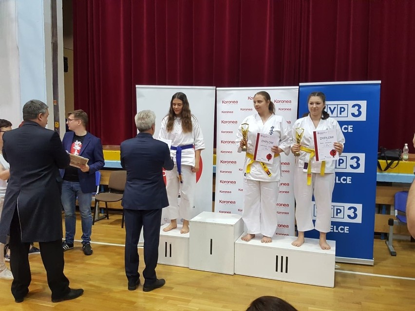 16 medali RKKK na VI Świętokrzyskiej Lidze Karate Koronea Cup [ZDJĘCIA]