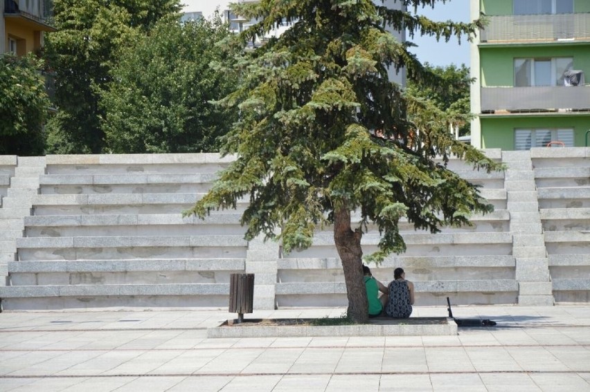 Jak przetrwać upał w Skarżysku? Pustki na ulicach miasta. Zobacz zdjęcia