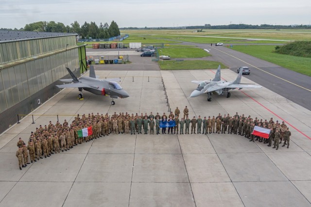 Podczas środowej uroczystości Włosi z F-35 zostali oficjalnie powitani na polskiej ziemi.