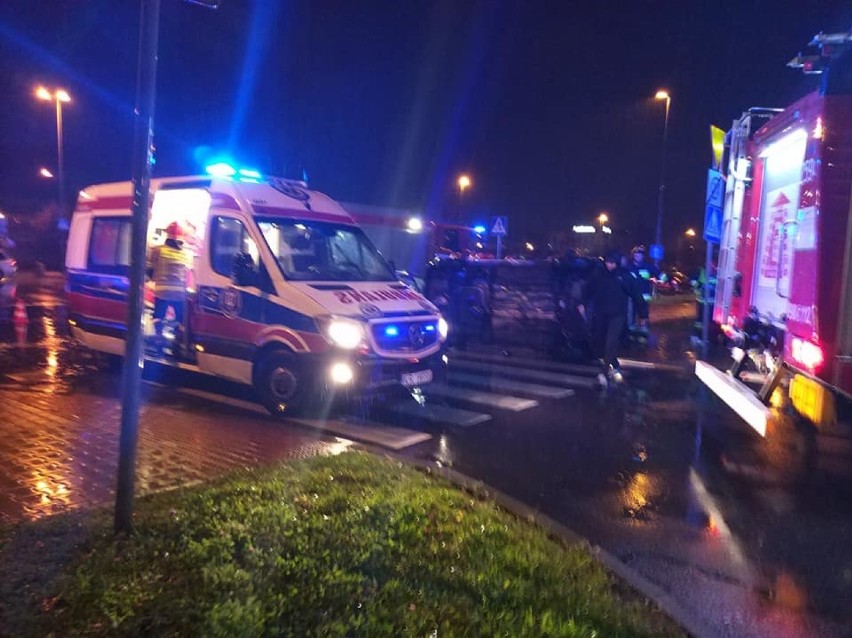 Kraków. Zderzenie dwóch samochodów na ul. Marii Dąbrowskiej. Dwie osoby ranne