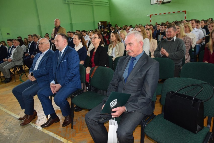 Uroczyste pożegnanie abiturientów w Zespole Szkół Centrum Kształcenia Rolniczego w Sandomierzu-Mokoszynie. Zobacz zdjęcia
