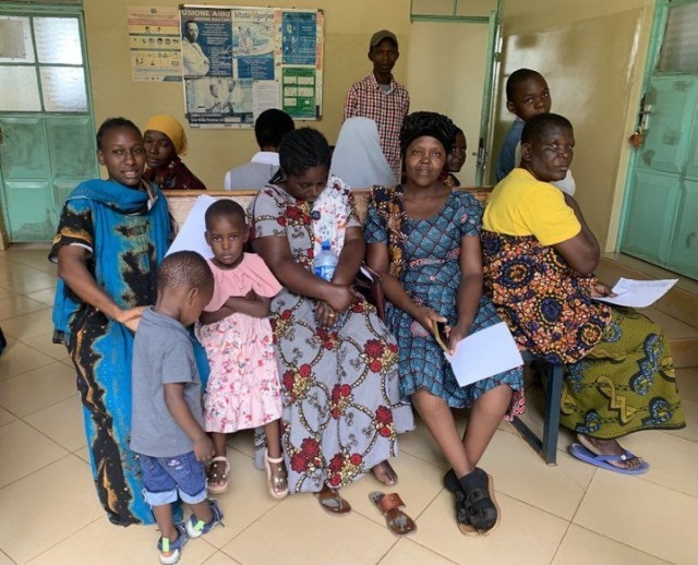 Dzielny zespół z „Żeromskiego" w pocie czoła pracuje podczas misji medycznej w Tanzanii. „Potrzeby są ogromne" - informuje