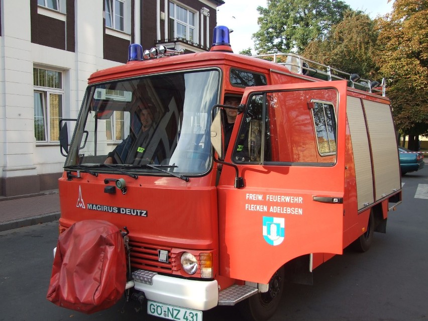 Wieluń: Wóz strażacki od partnerów z Niemiec [ZDJĘCIA]
