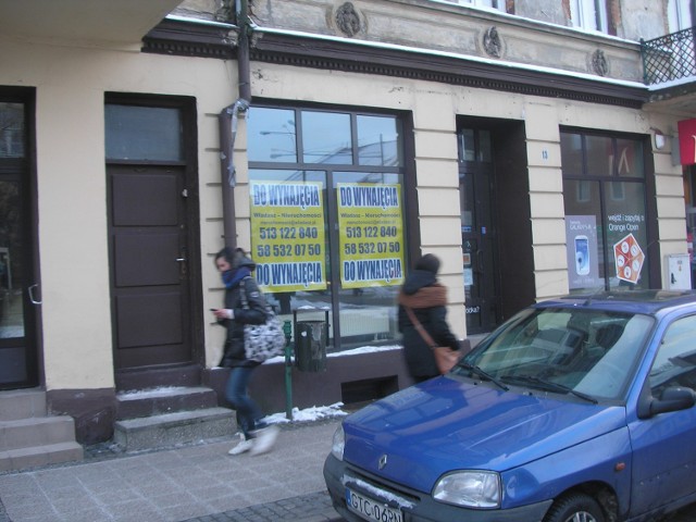 Lokale do wynajęcia znajdują się m.in. przy ul. Dąbrowskiego.