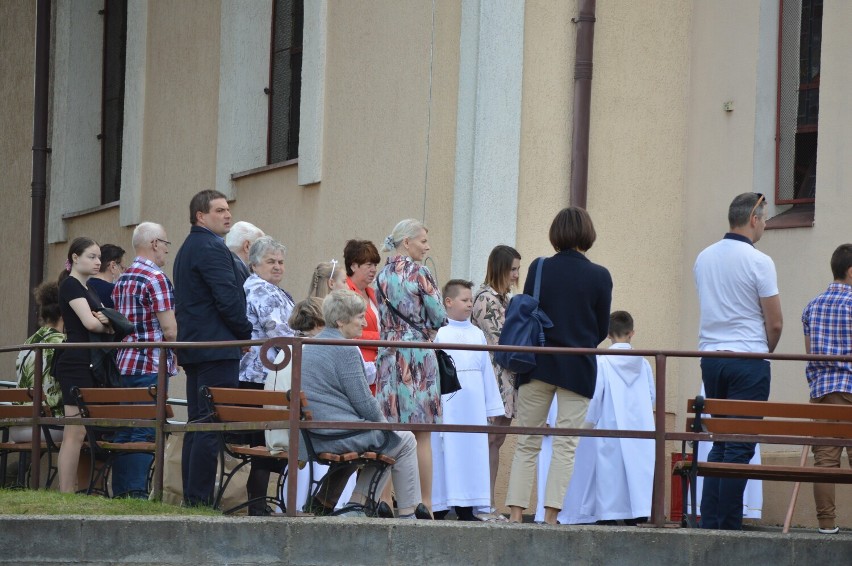 Procesja Bożego Ciała w Miastku z tłumami na ulicach. Pomagali strażnicy miejscy i policjanci