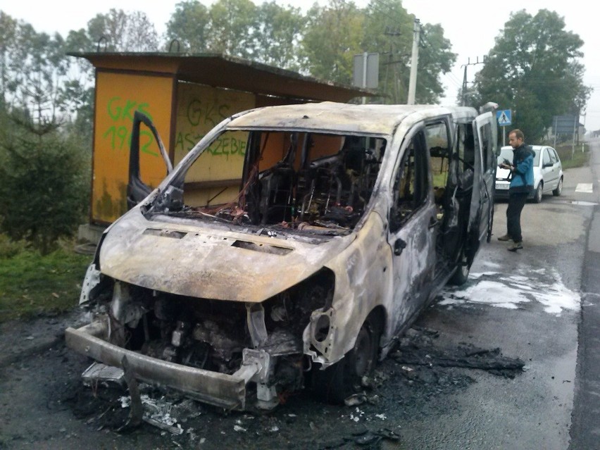 Płonął bus w Mszanie