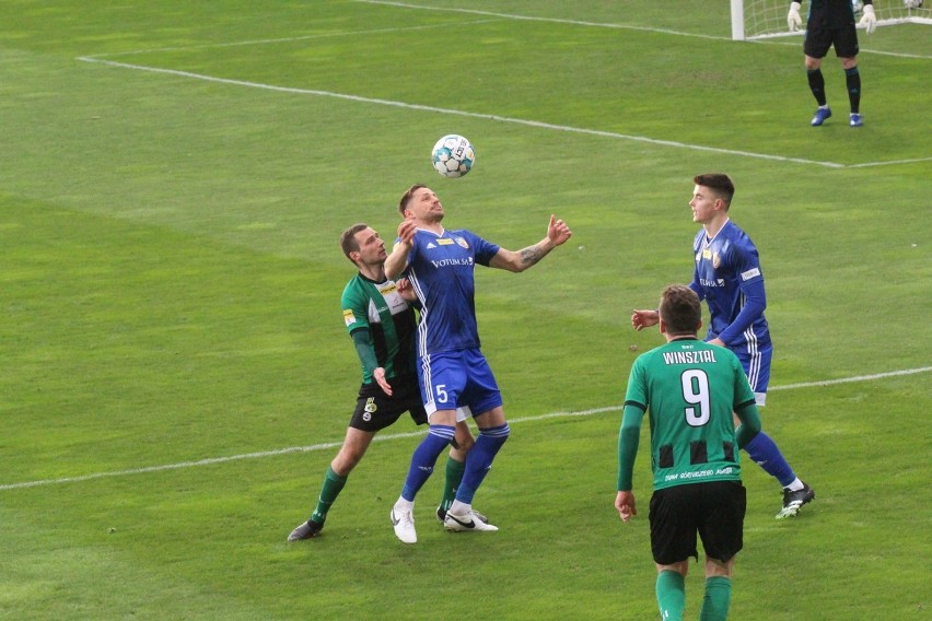 Piłkarze Miedzi Legnica              z GKS Bełchatów